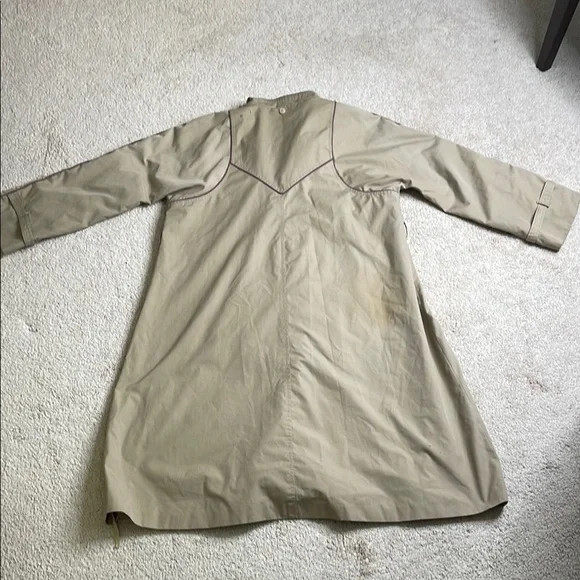 Tan Trench Coat with Lightweight Design and Mid-Thigh Length - Picture 3 of 7